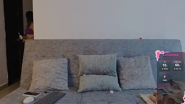 emilyrouxe online show from 04/21/26, 03:18