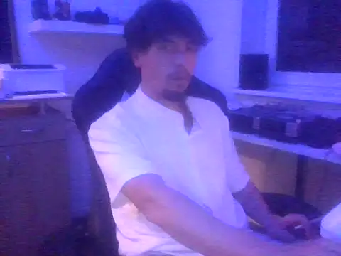 Snapshot of Shyguyfuckit chatting on 10/21/25, 02:33 Shyguyfuckit online show from 10/21/25, 02:33