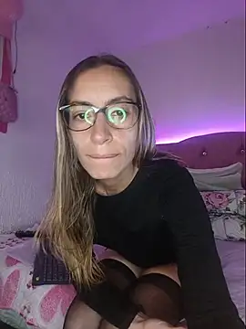 Snapshot of Melinaa-sex chatting on 06/08/26, 01:22 Melinaa-sex online show from 06/08/26, 01:22