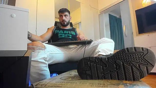 Snapshot of welcometo_hell chatting on 10/19/25, 08:11 welcometo hell online show from 10/19/25, 08:11