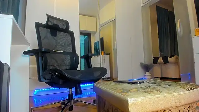 Snapshot of welcometo_hell chatting on 10/10/25, 09:15 welcometo hell online show from 10/10/25, 09:15