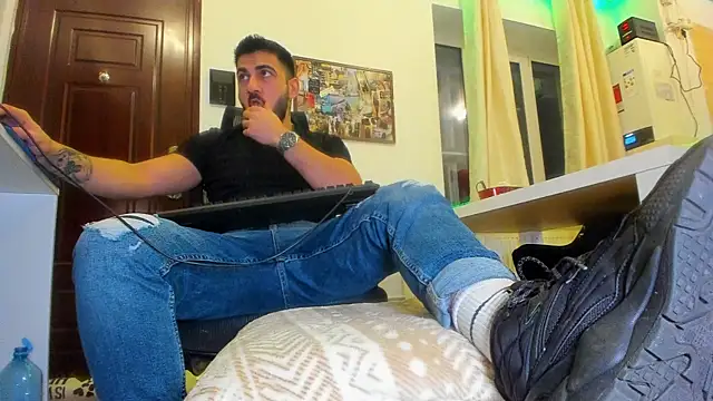 Snapshot of welcometo_hell chatting on 11/21/25, 11:59 welcometo hell online show from 11/21/25, 11:59