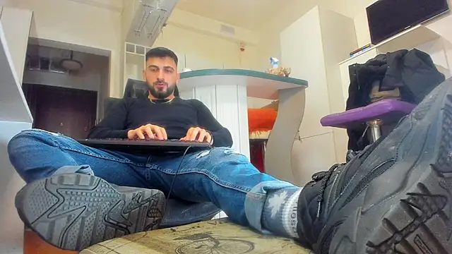 Snapshot of welcometo_hell chatting on 11/12/25, 08:23 welcometo hell online show from 11/12/25, 08:23