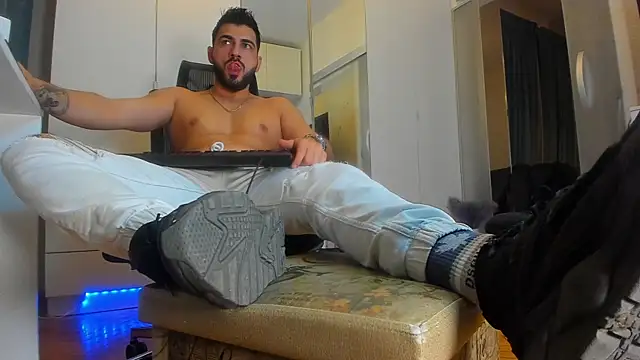 Snapshot of welcometo_hell chatting on 10/11/25, 05:36 welcometo hell online show from 10/11/25, 05:36