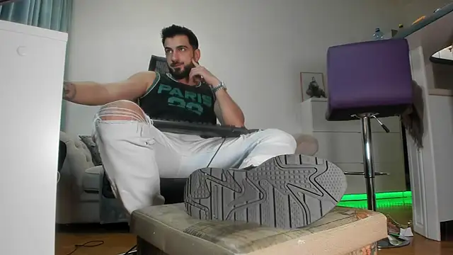 Snapshot of welcometo_hell chatting on 09/26/25, 05:20 welcometo hell online show from 09/26/25, 05:20