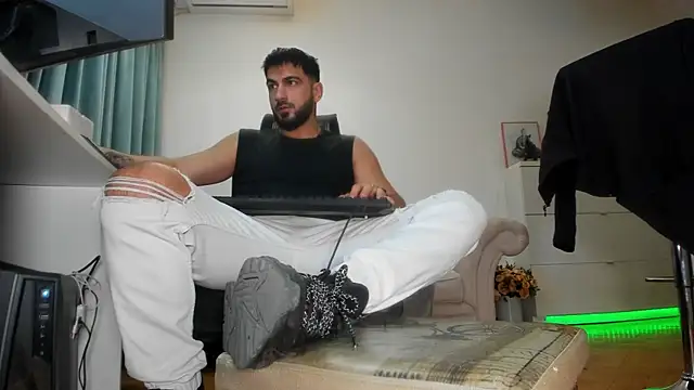 Snapshot of welcometo_hell chatting on 09/20/25, 05:01 welcometo hell online show from 09/20/25, 05:01