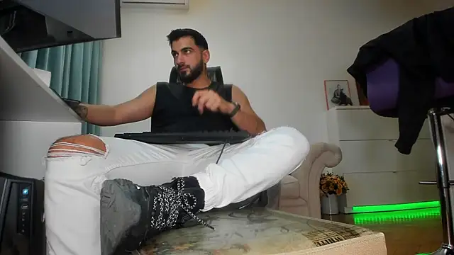 Snapshot of welcometo_hell chatting on 09/21/25, 04:17 welcometo hell online show from 09/21/25, 04:17