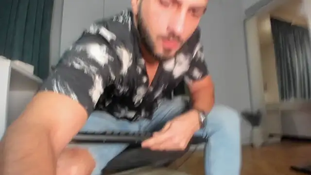 Snapshot of welcometo_hell chatting on 10/03/25, 08:32 welcometo hell online show from 10/03/25, 08:32