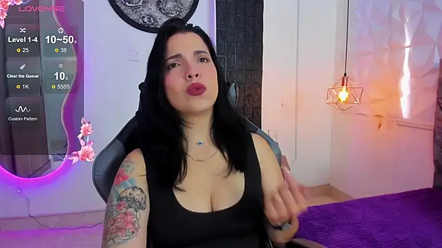 tatiana sc online show from 11/19/25, 01:22