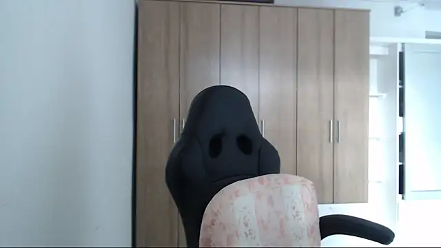 RoxanaLove9 online show from 11/25/25, 08:42