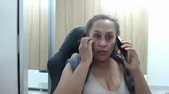 RoxanaLove9 online show from 02/10/25, 01:24