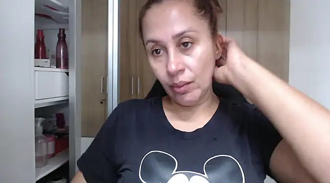 RoxanaLove9 online show from 02/11/25, 06:44