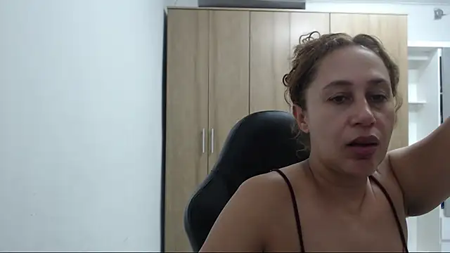 RoxanaLove9 online show from 11/03/25, 10:13