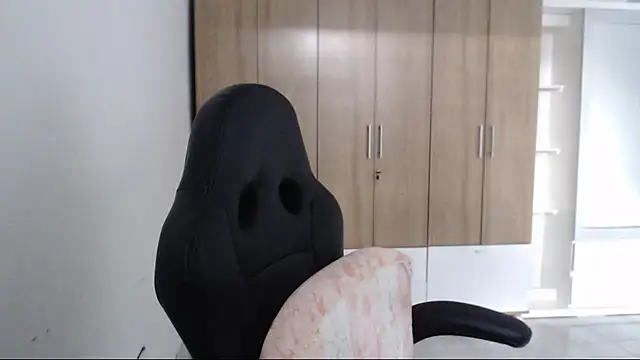 RoxanaLove9 online show from 11/10/25, 09:31