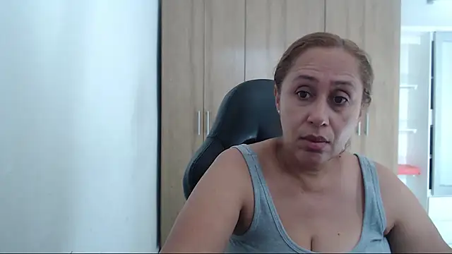 RoxanaLove9 online show from 03/07/26, 07:41