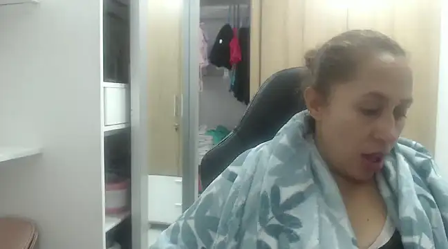 RoxanaLove9 online show from 02/19/25, 02:12