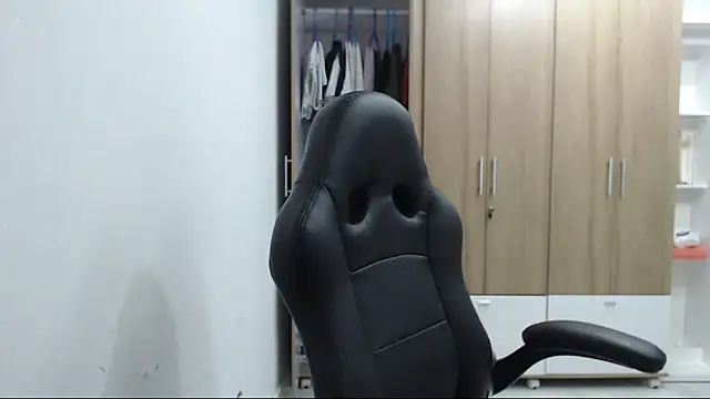 RoxanaLove9 online show from 04/21/26, 02:14