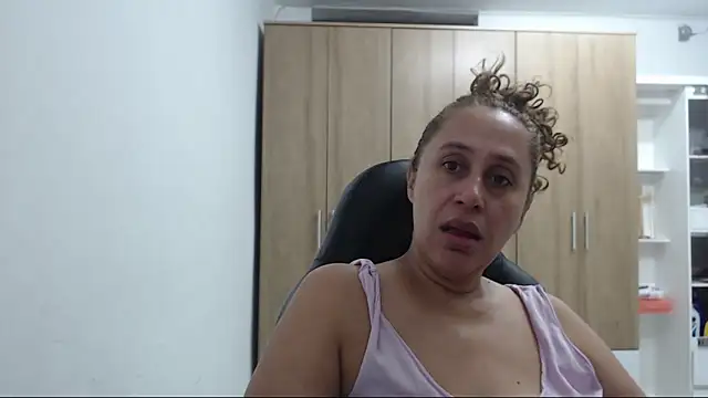 RoxanaLove9 online show from 04/26/26, 10:40