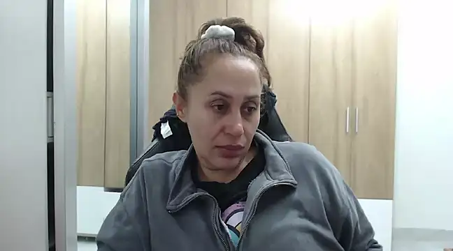 RoxanaLove9 online show from 02/10/25, 04:52