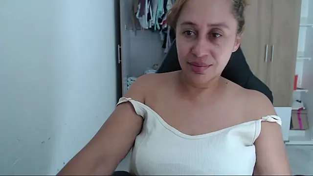 RoxanaLove9 online show from 10/19/25, 06:21