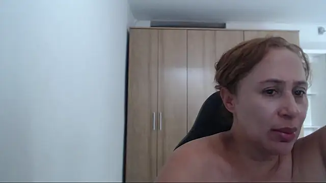 Snapshot of RoxanaLove9 chatting on 07/16/26, 06:49 RoxanaLove9 online show from 07/16/26, 06:49