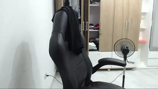 RoxanaLove9 online show from 03/05/26, 02:08