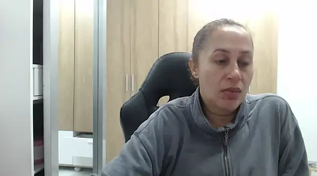 RoxanaLove9 online show from 02/09/25, 03:43