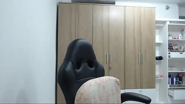 RoxanaLove9 online show from 11/06/25, 01:20