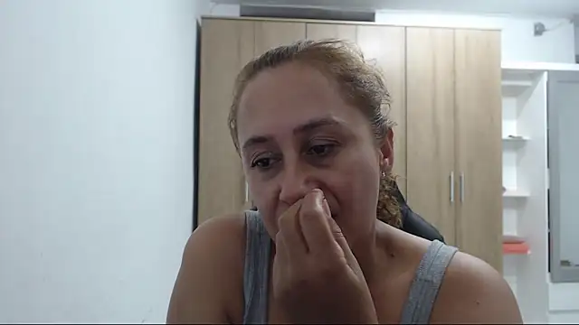 Snapshot of RoxanaLove9 chatting on 06/07/26, 10:48 RoxanaLove9 online show from 06/07/26, 10:48