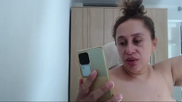 RoxanaLove9 online show from 11/02/25, 06:24