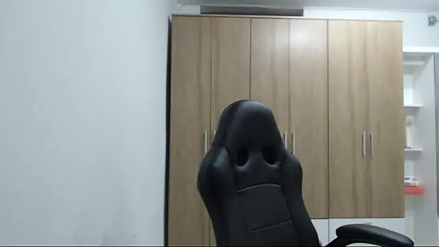 RoxanaLove9 online show from 04/24/26, 11:07