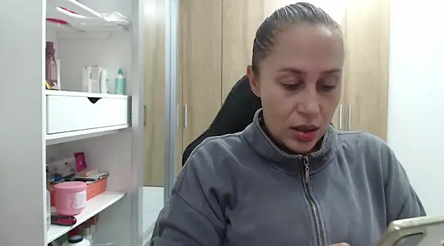 RoxanaLove9 online show from 02/11/25, 09:46