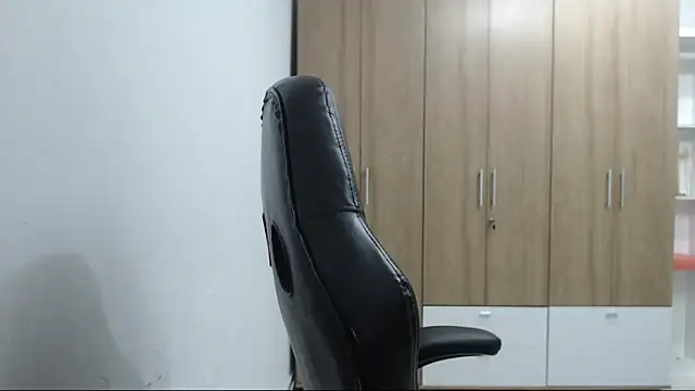 RoxanaLove9 online show from 04/09/26, 03:19