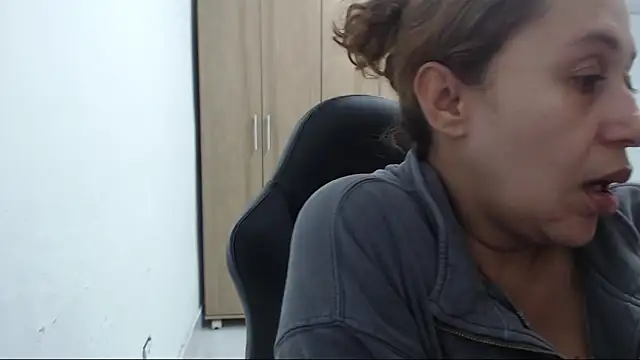 RoxanaLove9 online show from 11/08/25, 01:31