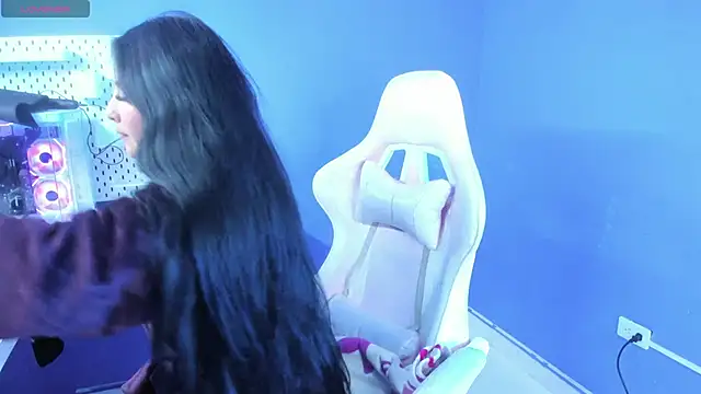 Annie9  online show from 10/29/25, 03:49