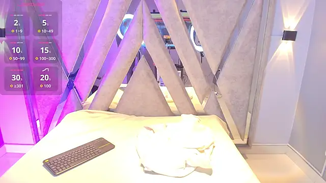 Annie9  online show from 11/10/25, 01:21