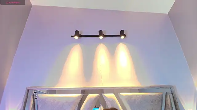 Annie9  online show from 10/17/25, 03:43