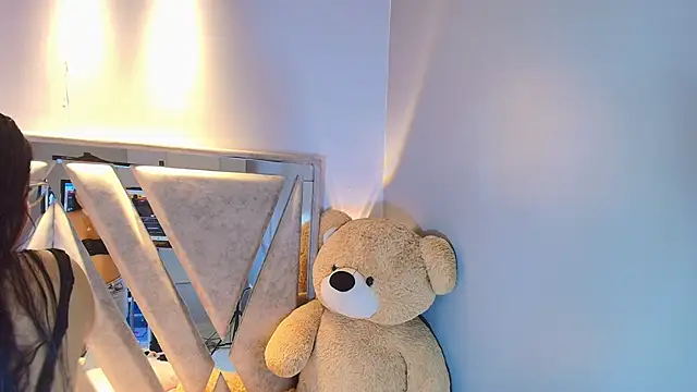 Annie9  online show from 09/28/25, 04:30