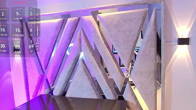 Annie9  online show from 11/17/25, 09:19