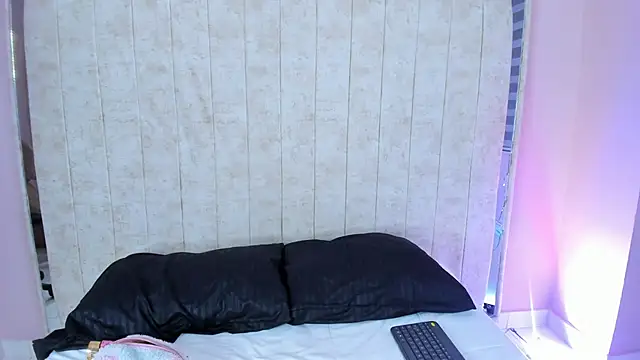 Annie9  online show from 09/17/25, 03:41