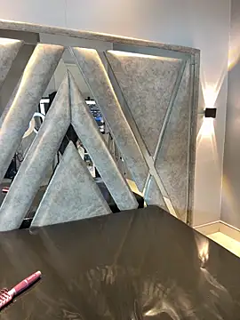 Annie9  online show from 11/23/25, 05:17