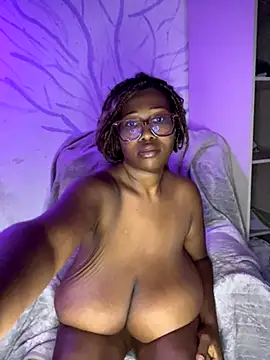 Snapshot of Daniela518 chatting on 10/31/25, 12:02 Daniela518 online show from 10/31/25, 12:02