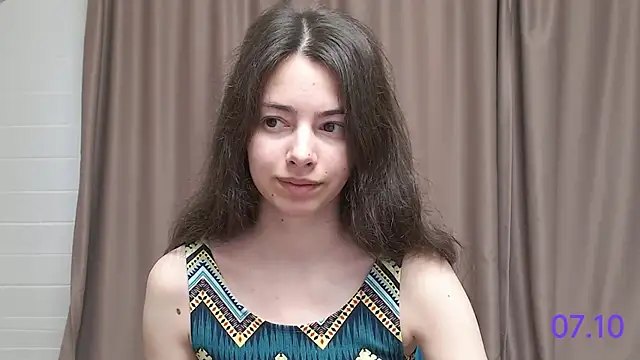 Snapshot of sweet_sweet_angel chatting on 10/07/25, 04:46 sweet sweet angel online show from 10/07/25, 04:46