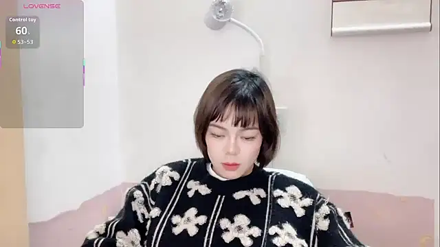 Snapshot of Linda-LL chatting on 11/12/25, 11:36 Linda-LL online show from 11/12/25, 11:36