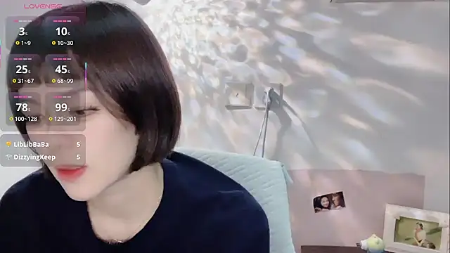 Snapshot of Linda-LL chatting on 10/31/25, 12:46 Linda-LL online show from 10/31/25, 12:46