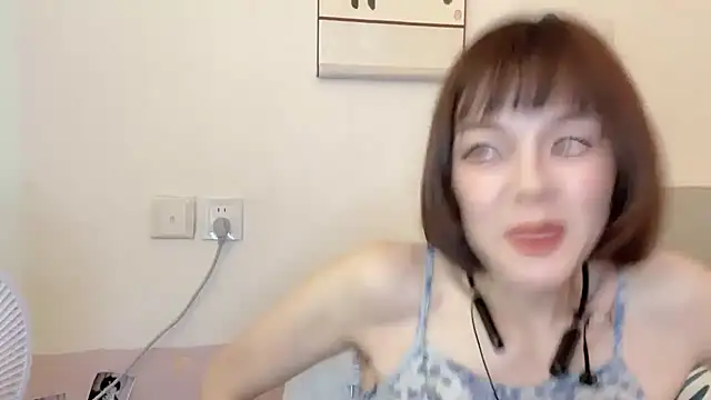 Linda-LL online show from 10/13/25, 05:42