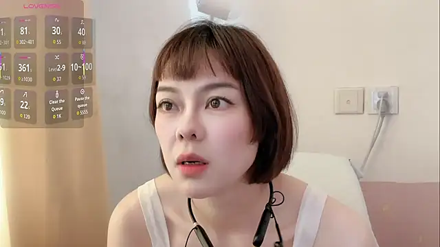 Snapshot of Linda-LL chatting on 11/08/25, 04:49 Linda-LL online show from 11/08/25, 04:49