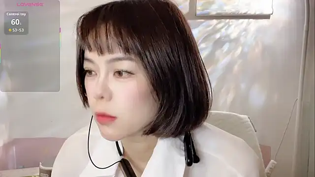 Snapshot of Linda-LL chatting on 10/21/25, 06:02 Linda-LL online show from 10/21/25, 06:02