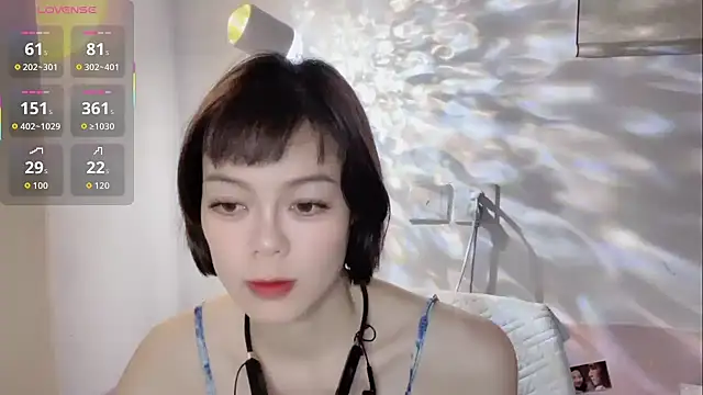 Snapshot of Linda-LL chatting on 10/30/25, 01:53 Linda-LL online show from 10/30/25, 01:53