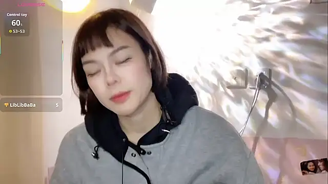 Snapshot of Linda-LL chatting on 11/05/25, 09:12 Linda-LL online show from 11/05/25, 09:12